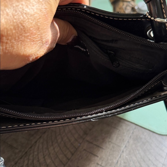 Wilson's Black Leather Handbag - Picture 3 of 8